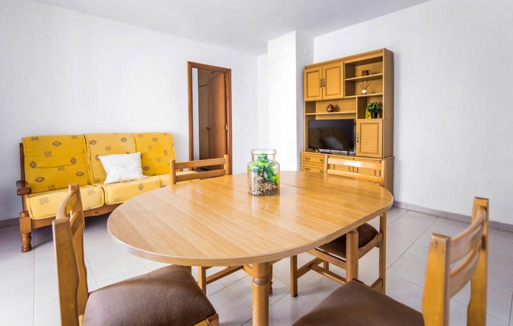 Stunning Apartment In Оропеса дел Мар Екстериор снимка