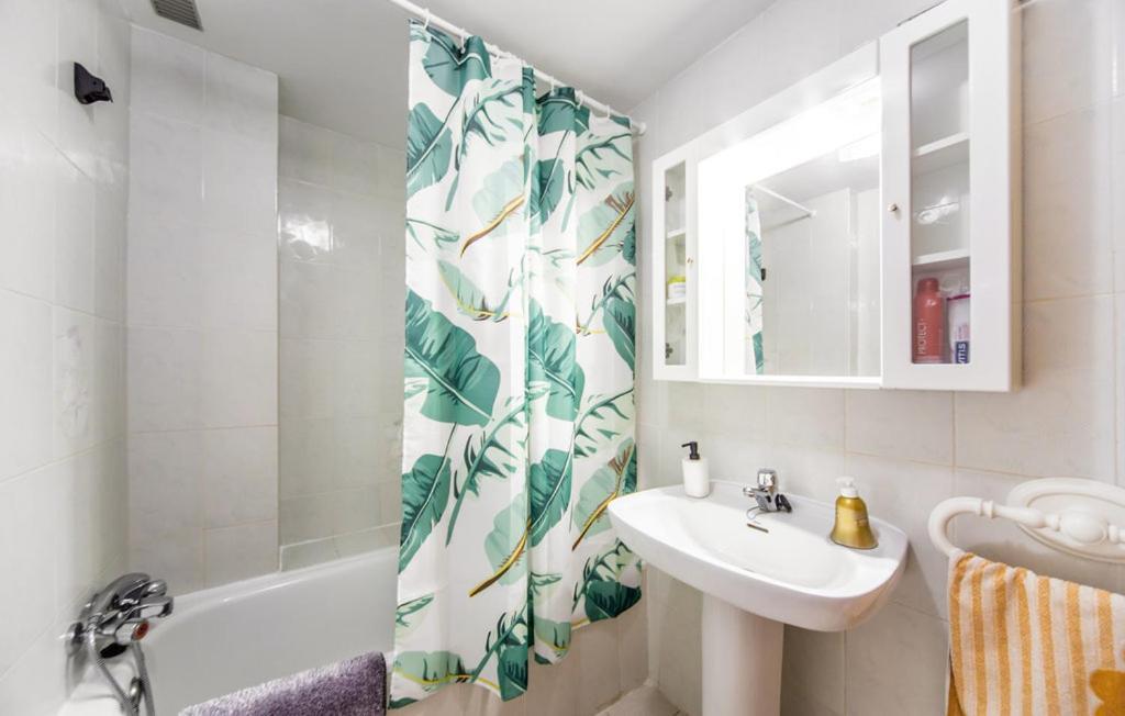 Stunning Apartment In Оропеса дел Мар Екстериор снимка